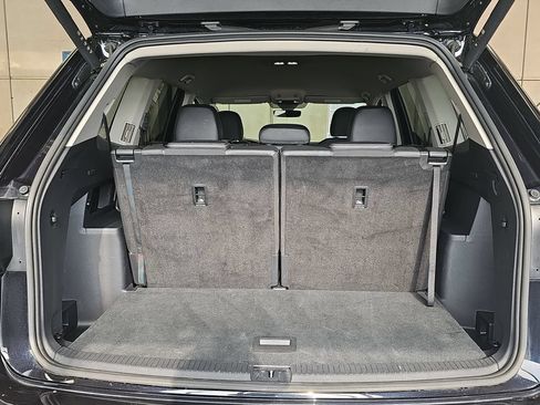 Used 2025 Volkswagen Atlas SE FWD image 12