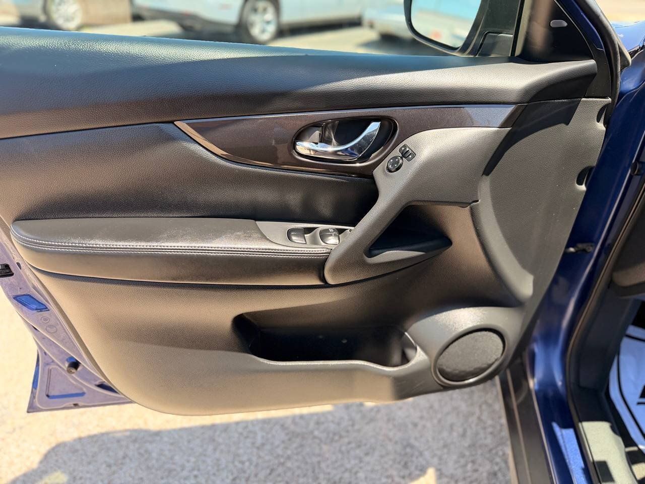 Used 2018 Nissan Rogue SV AWD/4WD image 18
