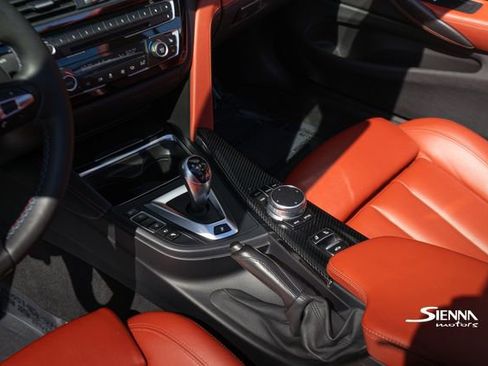 Used 2018 BMW M4 Convertible image 31