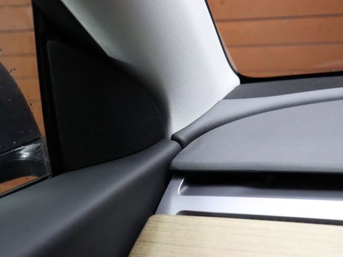 Used 2022 Tesla Model Y Long Range image 53