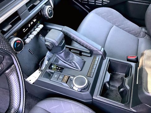 Certified 2025 Toyota Tacoma SR AWD/4WD image 15