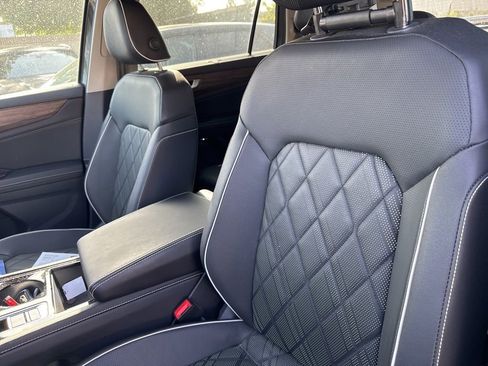 Used 2025 Volkswagen Atlas SEL Premium R-Line image 6