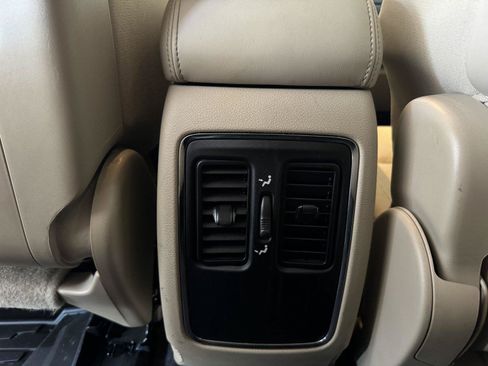 Used 2019 Jeep Grand Cherokee Laredo AWD/4WD image 32