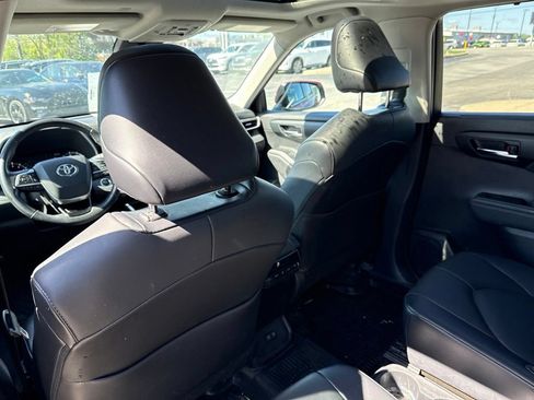 Used 2021 Toyota Highlander XLE AWD/4WD image 25