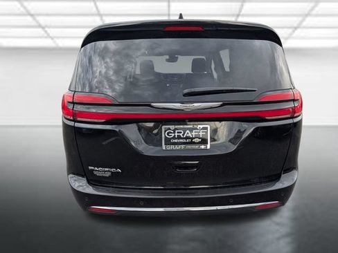 Used 2024 Chrysler Pacifica Touring-L FWD image 28