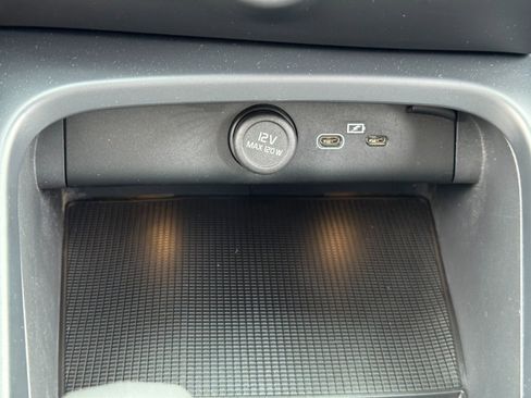 Used 2023 Volvo XC40 B4 Core w/ Convenience Package image 29