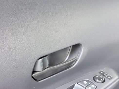 Used 2023 Nissan Kicks S FWD image 9