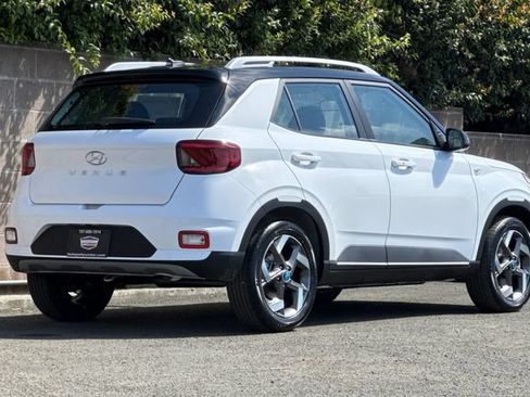 New 2026 Hyundai Venue SEL FWD image 6
