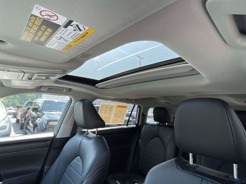 Used 2023 Toyota Highlander XLE FWD image 29