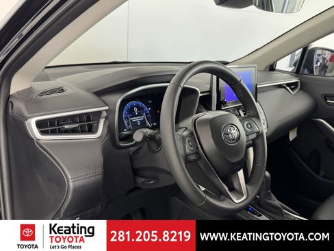 Certified 2025 Toyota Corolla Cross XLE image 14