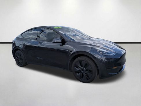 Used 2025 Tesla Model Y Long Range RWD image 2