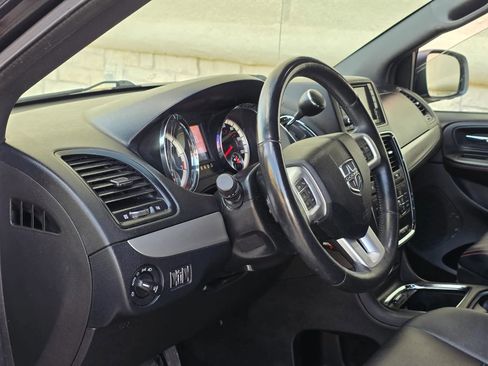 Used 2017 Dodge Grand Caravan GT image 8