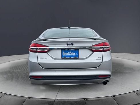 Used 2018 Ford Fusion SE w/ Equipment Group 201A FWD image 4
