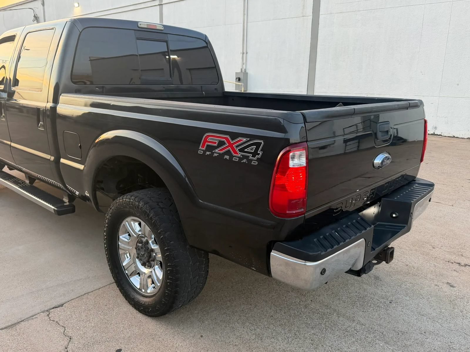 Used 2015 Ford F250 Lariat w/ Lariat Ultimate Package AWD/4WD image 9