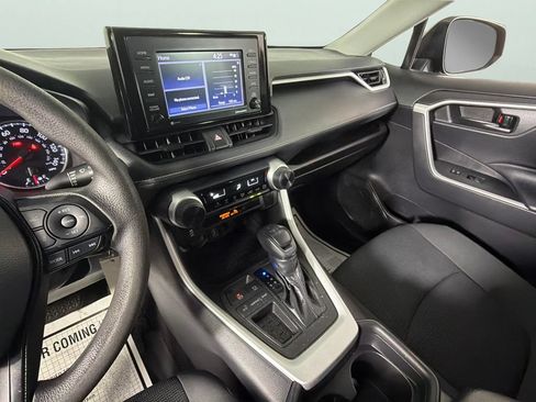 Used 2021 Toyota RAV4 LE FWD image 19