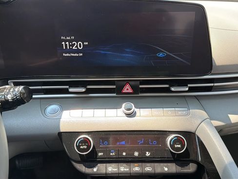 Used 2023 Hyundai Elantra SEL w/ Convenience Package FWD image 18