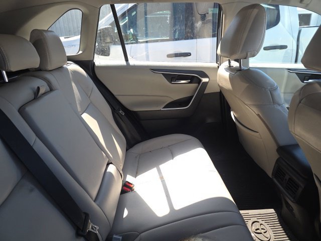 Used 2021 Toyota RAV4 XLE FWD image 13