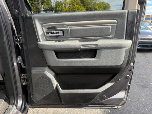 Used 2017 RAM 1500 Classic SLT image 31