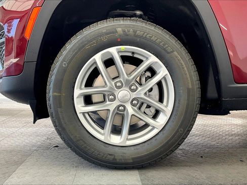 New 2025 Jeep Grand Cherokee Laredo X image 14