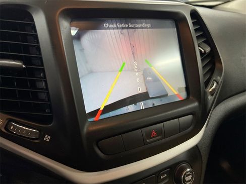 Used 2015 Jeep Cherokee Latitude w/ Cold Weather Group image 13