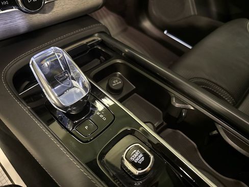 Certified 2025 Volvo XC90 T8 Ultra w/ Protection Package Premier AWD/4WD image 18