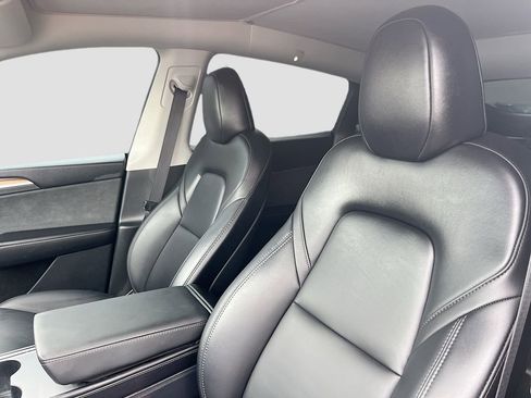 Used 2025 Tesla Model Y Long Range image 21