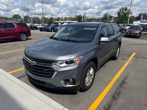 Used 2021 Chevrolet Traverse LT FWD image 1