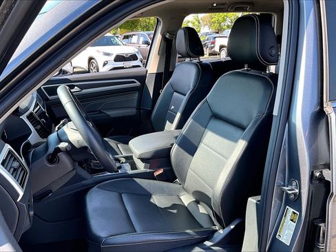 Used 2023 Volkswagen Atlas SE w/ Panoramic Sunroof Package AWD/4WD image 7