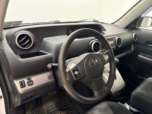 Used 2013 Scion xB FWD image 18