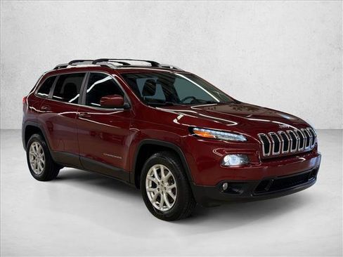 Used 2015 Jeep Cherokee Latitude w/ Comfort/Convenience Group AWD/4WD image 3