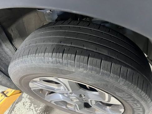 Used 2018 Honda CR-V EX image 5