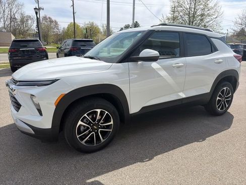 Used 2025 Chevrolet TrailBlazer LT AWD/4WD image 7