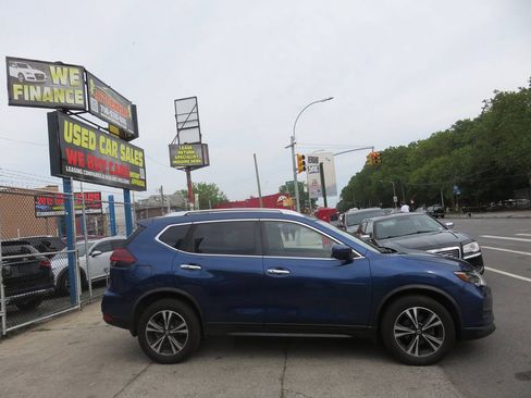 Used 2020 Nissan Rogue SV w/ Premium Package AWD/4WD image 9