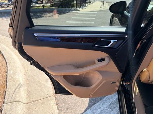 Used 2017 Porsche Macan S AWD/4WD image 34