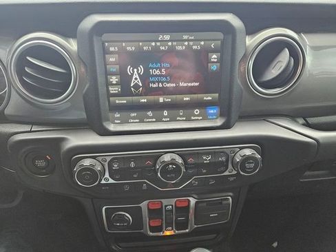 Used 2020 Jeep Wrangler Unlimited Sahara image 18