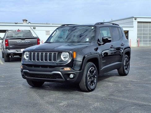 Used 2023 Jeep Renegade Latitude image 2