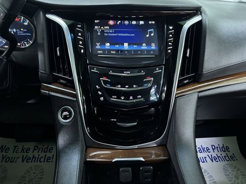 Used 2018 Cadillac Escalade ESV Premium Luxury AWD/4WD image 20