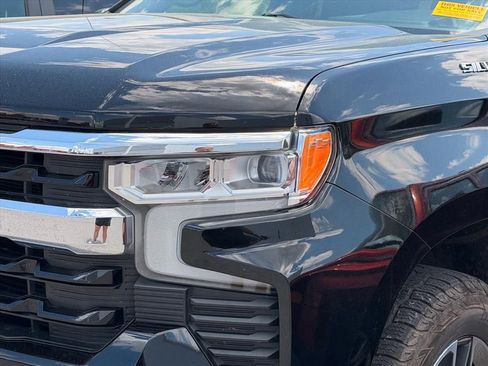 Used 2022 Chevrolet Silverado 1500 LT AWD/4WD image 4