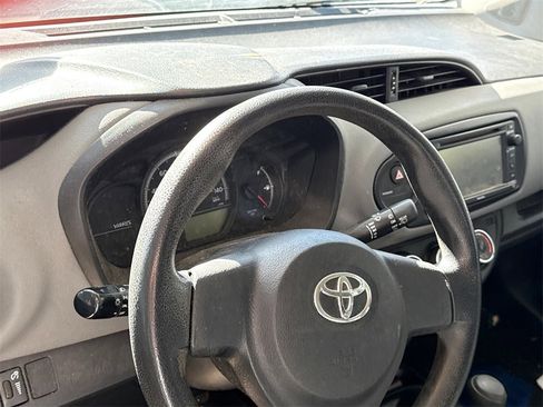 Used 2015 Toyota Yaris L image 7