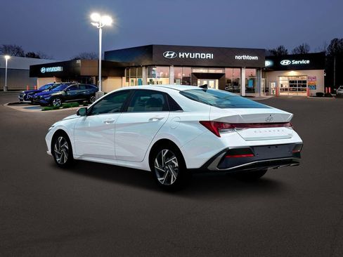 New 2025 Hyundai Elantra Limited image 5