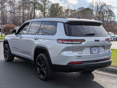 Used 2023 Jeep Grand Cherokee L Laredo image 7