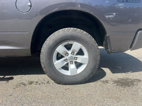 Used 2018 RAM 1500 Express AWD/4WD image 9