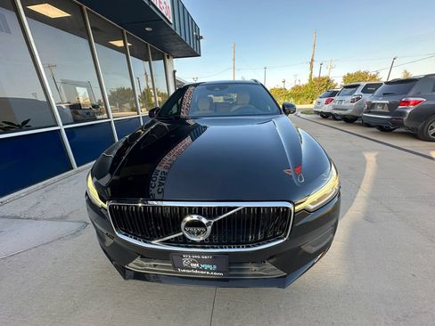 Used 2019 Volvo XC60 T5 Momentum w/ Multimedia Package FWD image 9