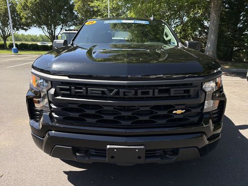 Used 2024 Chevrolet Silverado 1500 Custom image 3