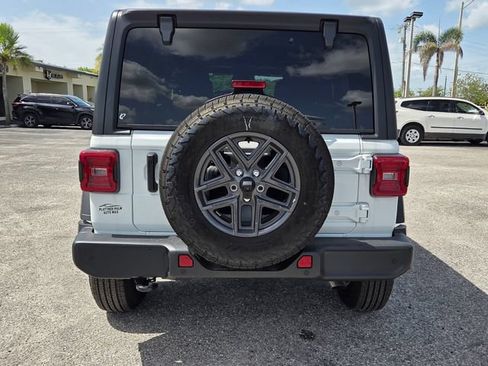 Used 2025 Jeep Wrangler Unlimited Sport AWD/4WD image 4