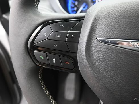 Used 2026 Chrysler Pacifica Limited w/ S Appearance Package FWD image 3