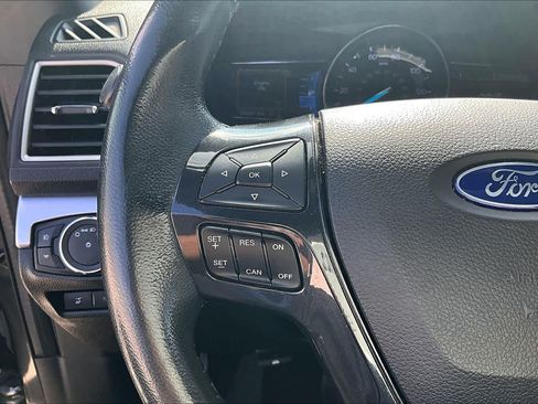 Used 2017 Ford Explorer XLT w/ Equipment Group 202A AWD/4WD image 22