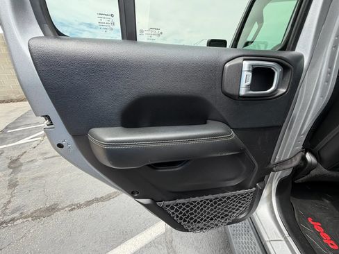 Used 2019 Jeep Wrangler Unlimited Sahara w/ Cold Weather Group AWD/4WD image 19