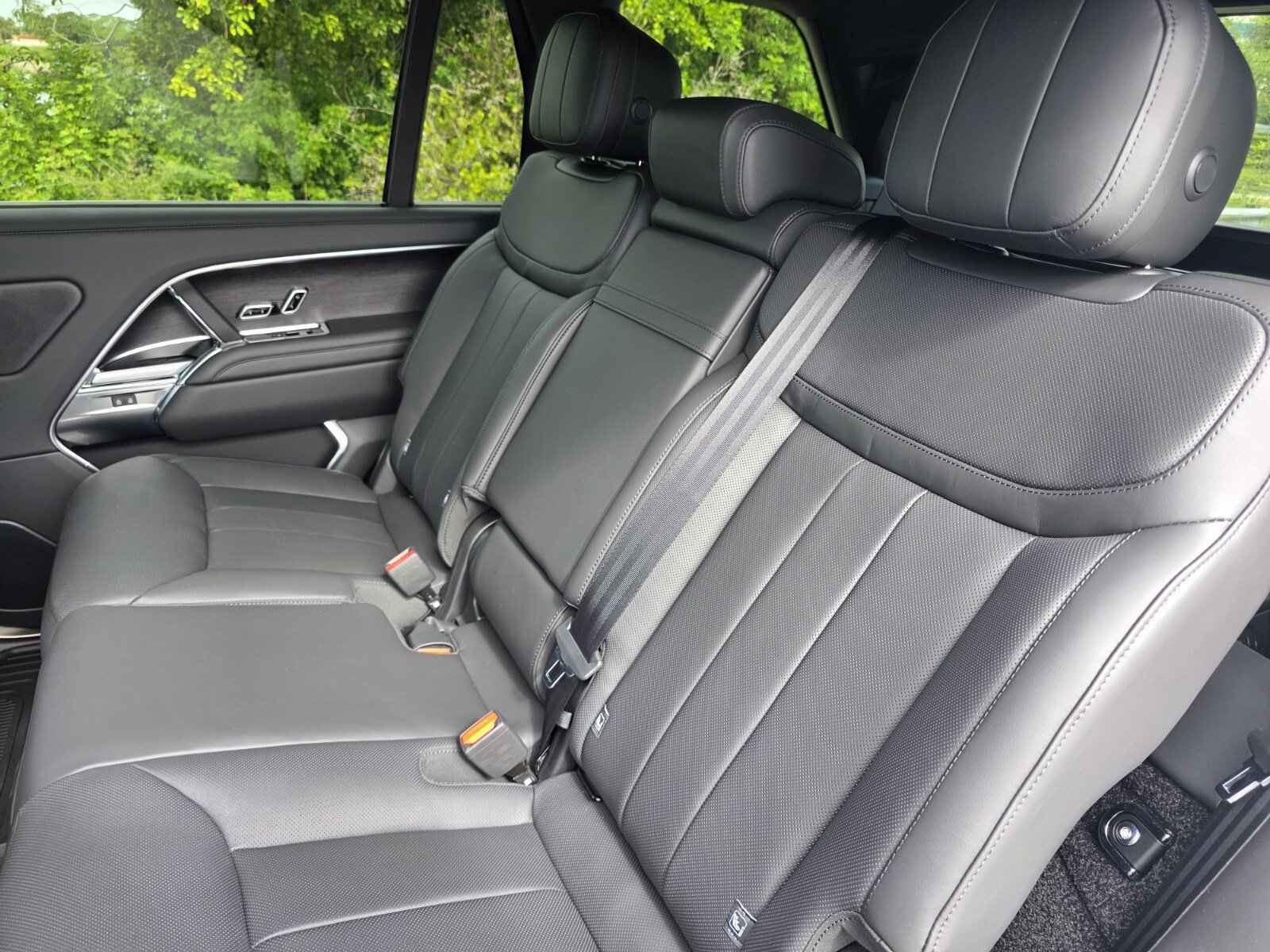 New 2026 Land Rover Range Rover Long Wheelbase SE AWD/4WD image 13