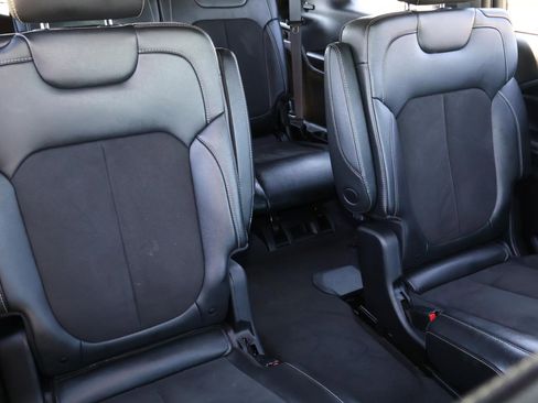 Used 2023 Jeep Grand Cherokee L Altitude image 21